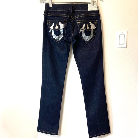 TRUE RELIGION Billy Dark Wash Painted Silver Logo Horseshoe Flap Pockets Jeans - Picture 3 of 15